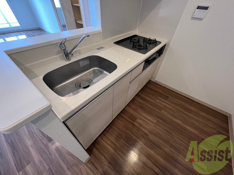 キッチン　３口システムキッチンですのですぐにお料理に使えます！