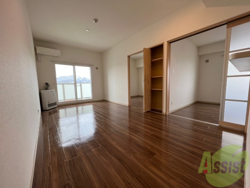 居室・リビング　広くてきれいなリビングです！快適に過ごせそうですね。