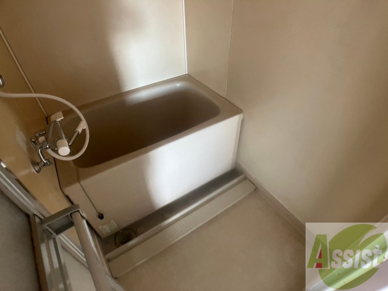 バス・シャワールーム　ユニットバスです。疲れを癒すのに欠かせませんね！