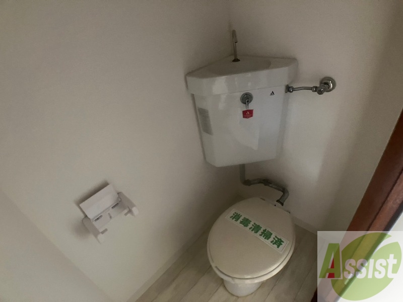 トイレ　こちらはトイレです。清潔感があり、安心して使用できます。