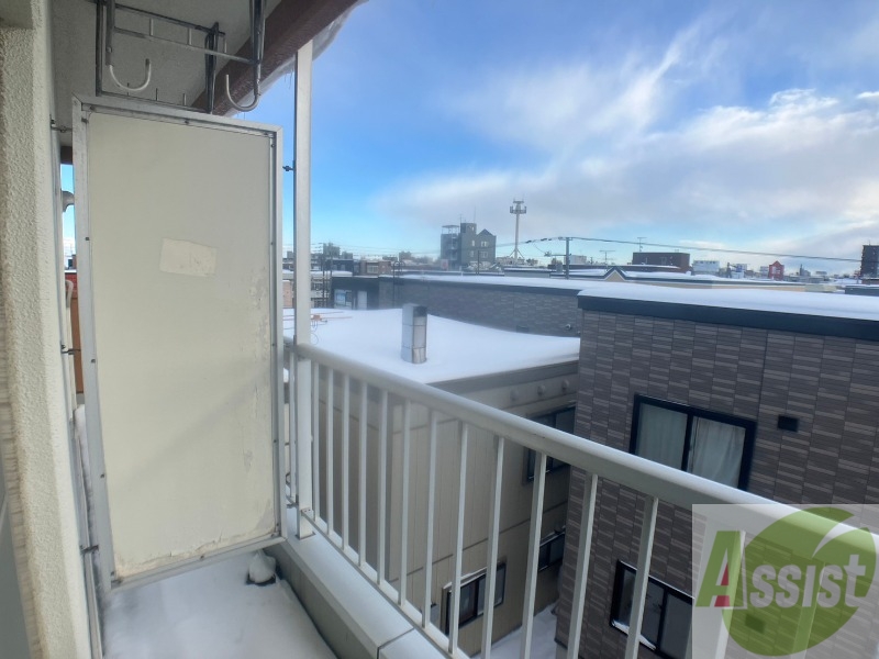 バルコニー　バルコニーです。洗濯物を干したり一息ついたりできますね！