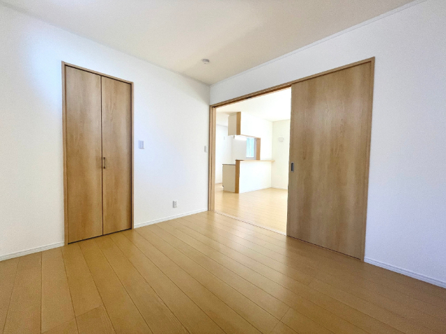 その他部屋・スペース　高窓があり明るいお部屋です。