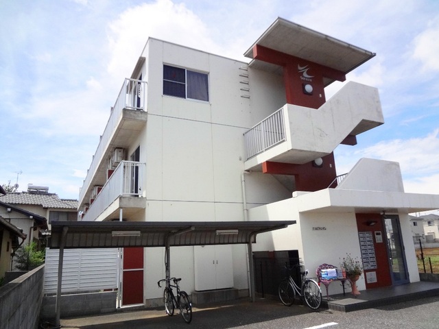 建物外観　お洒落なコンクリート打ちっ放しの室内♪買物便利な立地♪