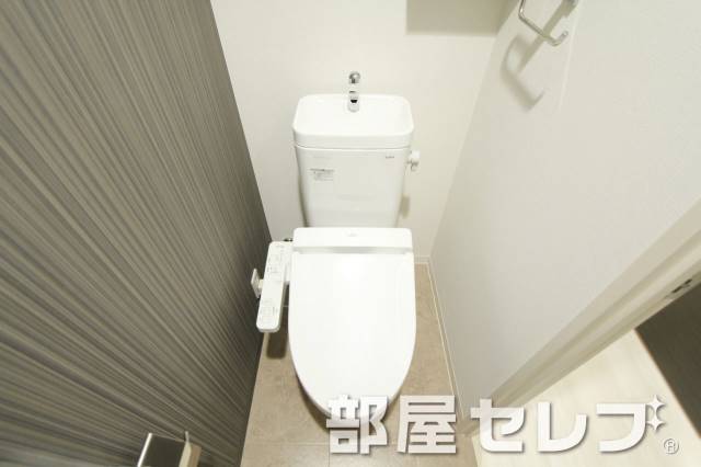 トイレ　人気の温水洗浄便座です。