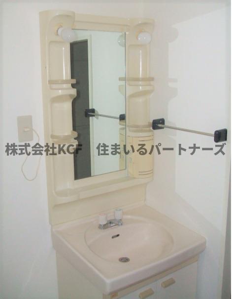 洗面設備　ゆったりとスペースのある洗面所