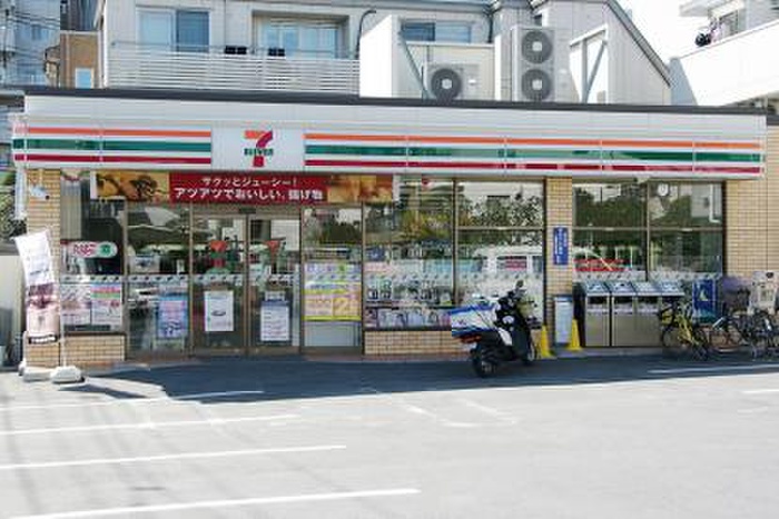 コンビニ　セブンイレブン（コンビニ）まで180m
