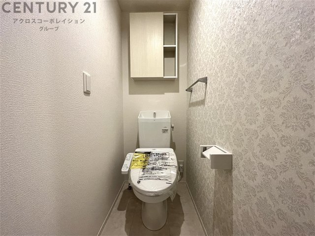 トイレ　温水洗浄便座付きのトイレです♪