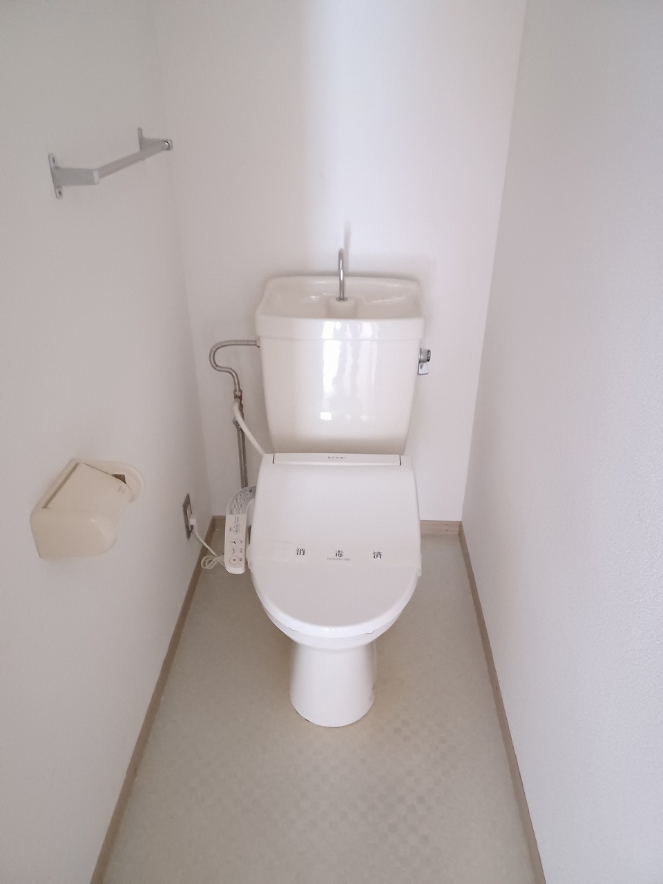 トイレ　※同タイプの部屋写真です
