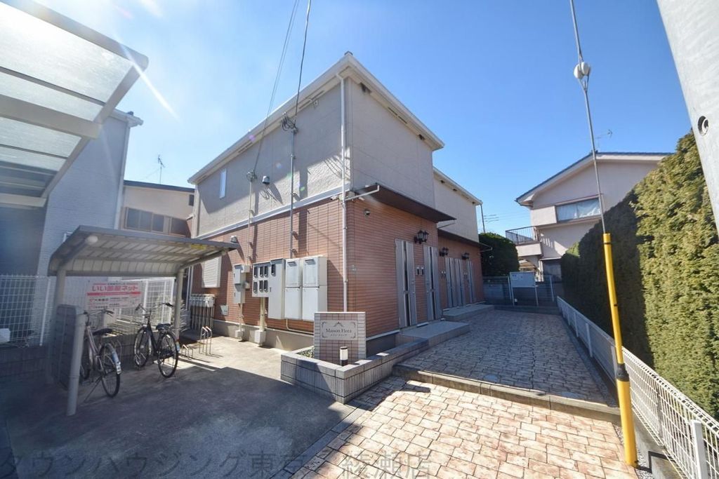 建物外観　駐車場