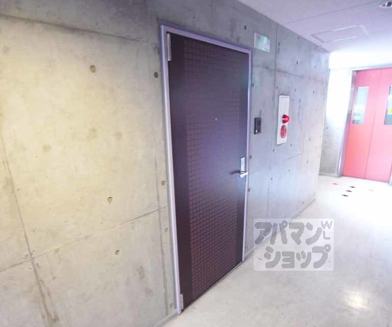 その他設備　玄関のドアです。