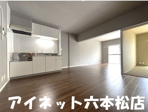 キッチン　調理スペースがしっかりございます