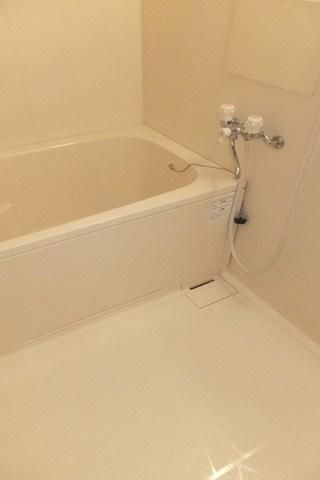 バス・シャワールーム　浴槽広いです