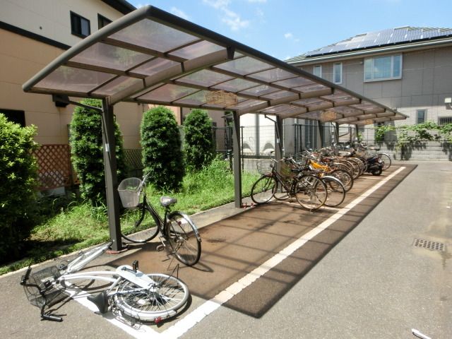 その他共有部分　屋根付きの駐輪場です。