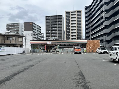コンビニ　セブンイレブン（コンビニ）まで866m
