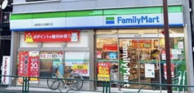 コンビニ　ファミリーマート北新宿大久保通り店（コンビニ）まで371m