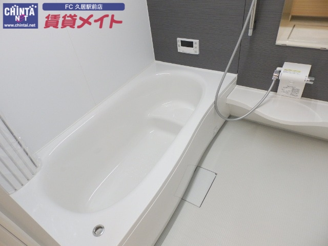 バス・シャワールーム　別部屋の写真です