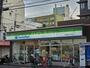 コンビニ　ファミリーマート 中野本町五丁目店（コンビニ）まで154m