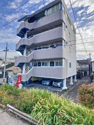 建物外観　現況が相違する場合は現況を優先致します。