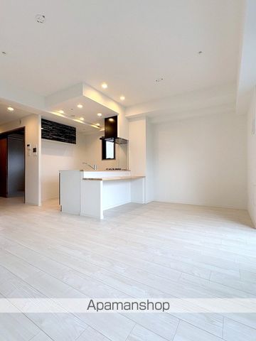 地下鉄御堂筋線 心斎橋駅 徒歩13分 19階建 築1年の居間写真