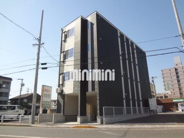 建物外観　隣はファミマ