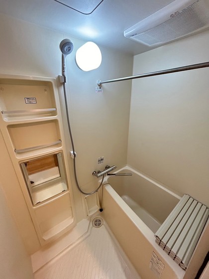バス・シャワールーム　※別部屋の写真です