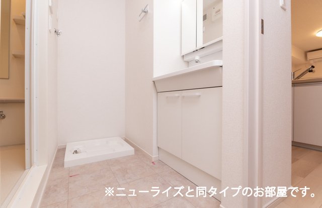 洗面設備　コンパクトで使いやすい洗面所