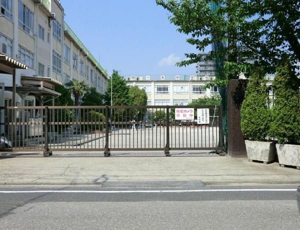 中学校　葛飾区立四つ木中学校（中学校）まで406m