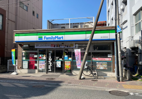 コンビニ　ファミリーマート 蓮沼駅西店（コンビニ）まで30m