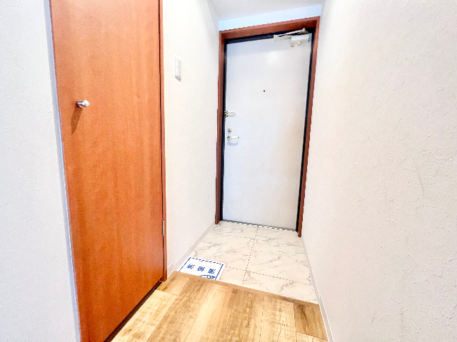 玄関　ウォシュレット・ウォームレットつきのトイレです。
