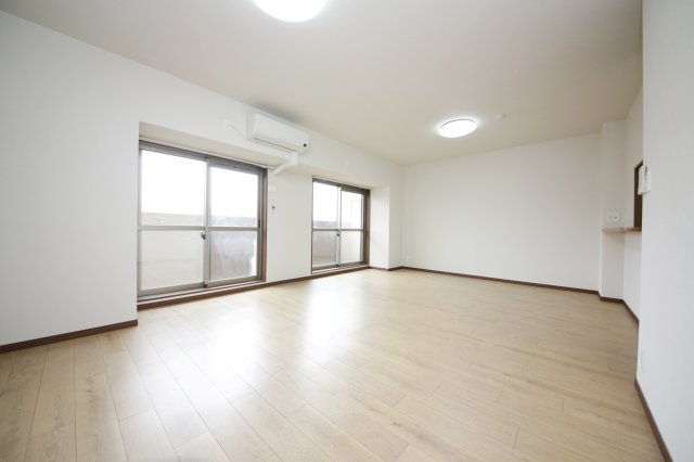 居室・リビング　別部屋同間取りのお写真となります。参考にご覧くださいませ。