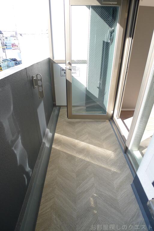 バルコニー　部屋によってカラータイプことなります。