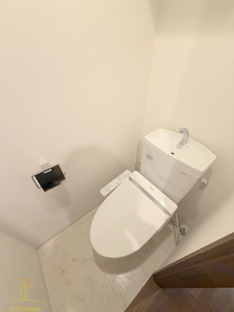 トイレ　ノーブルコート堺筋本町