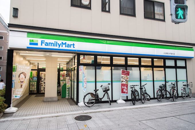 コンビニ　ファミリーマート 小伝馬町大門通り店（コンビニ）まで128m