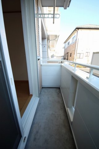 バルコニー　暖かな日差しのふりそそぐバルコニー