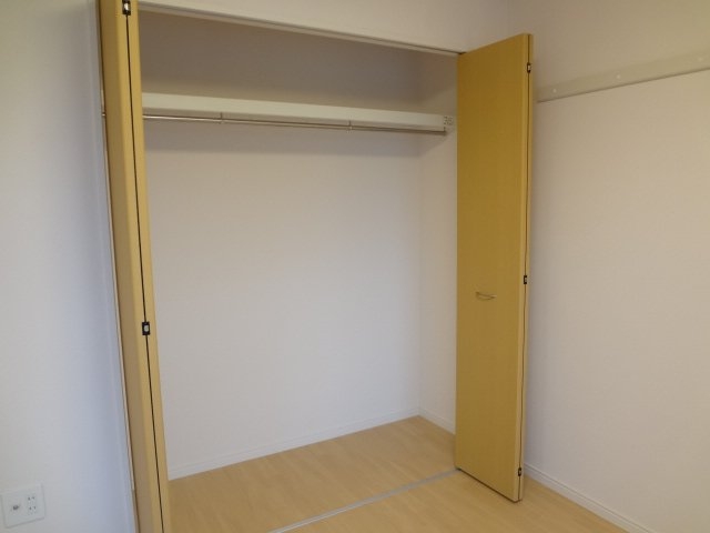 収納　南側洋室クローゼット