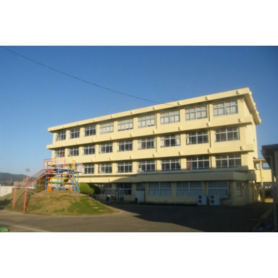 小学校　浜松市立中川小学校（小学校）まで1705m