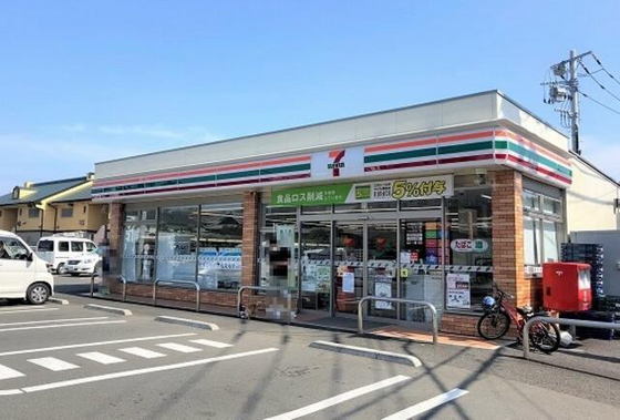 コンビニ　セブンイレブン横浜東本郷５丁目店（コンビニ）まで943m