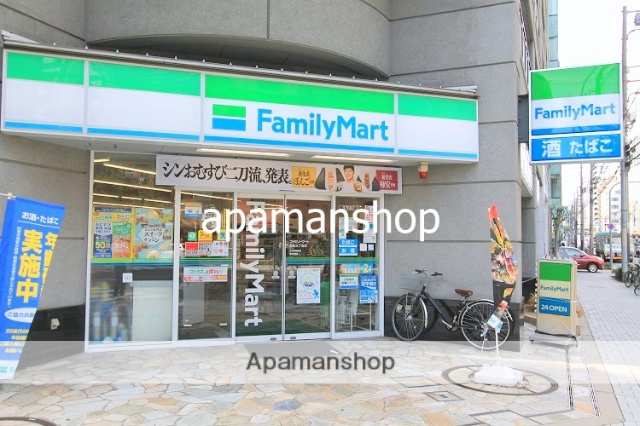 コンビニ　ファミリーマート（コンビニ）まで40m