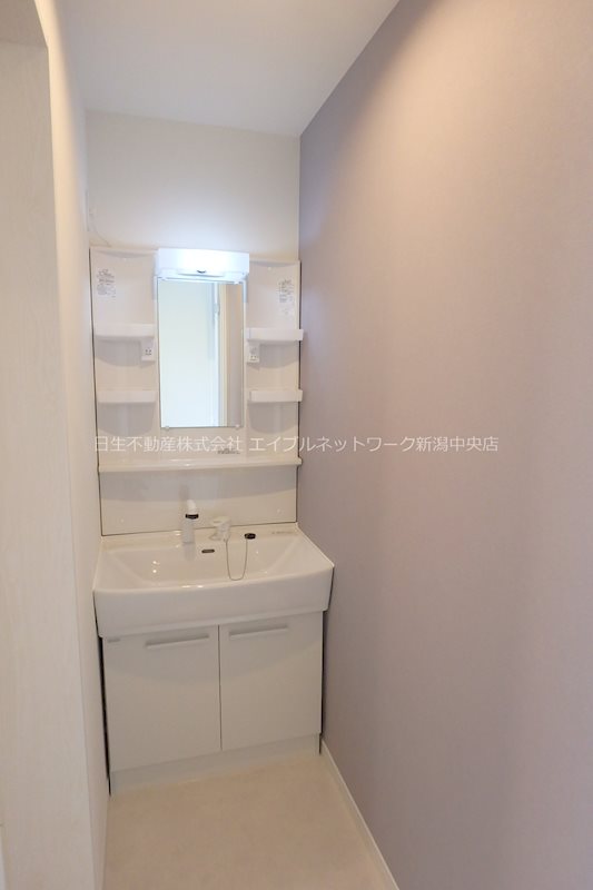 洗面設備　シャワー付き洗面台