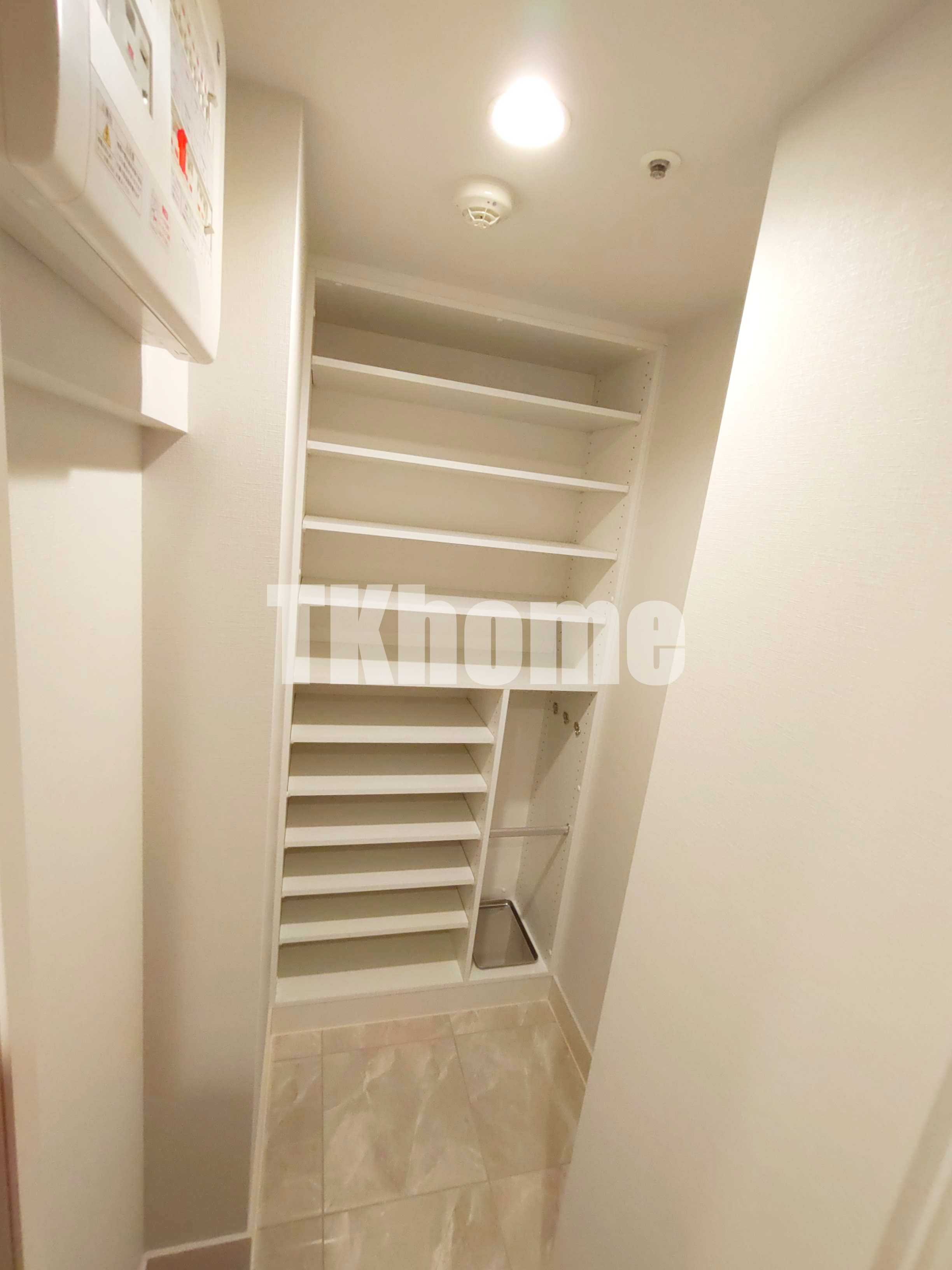 玄関　シューズインクローク※同建物・参考写真