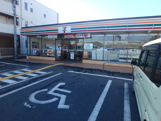 コンビニ　セブンイレブン（コンビニ）まで1054m