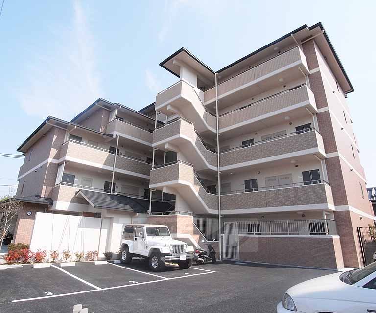 建物外観　パリッとした物件です。