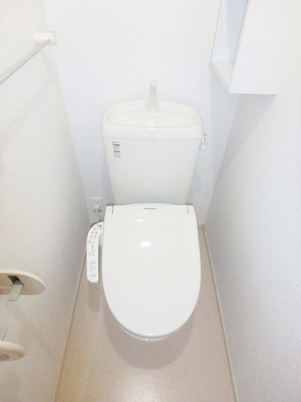 トイレ　温水洗浄便座つき！