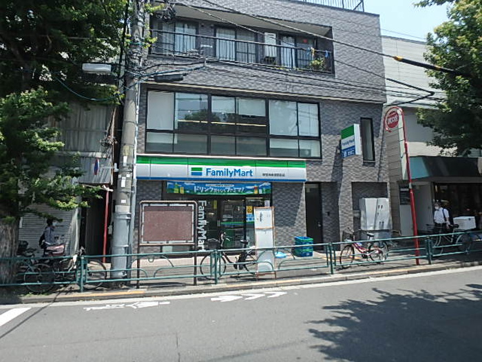 コンビニ　ファミリーマート（コンビニ）まで404m