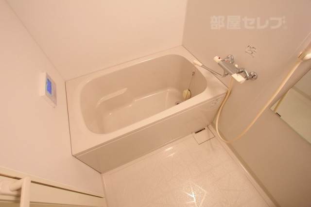 バス・シャワールーム　綺麗な浴室、大きな鏡が嬉しいです。