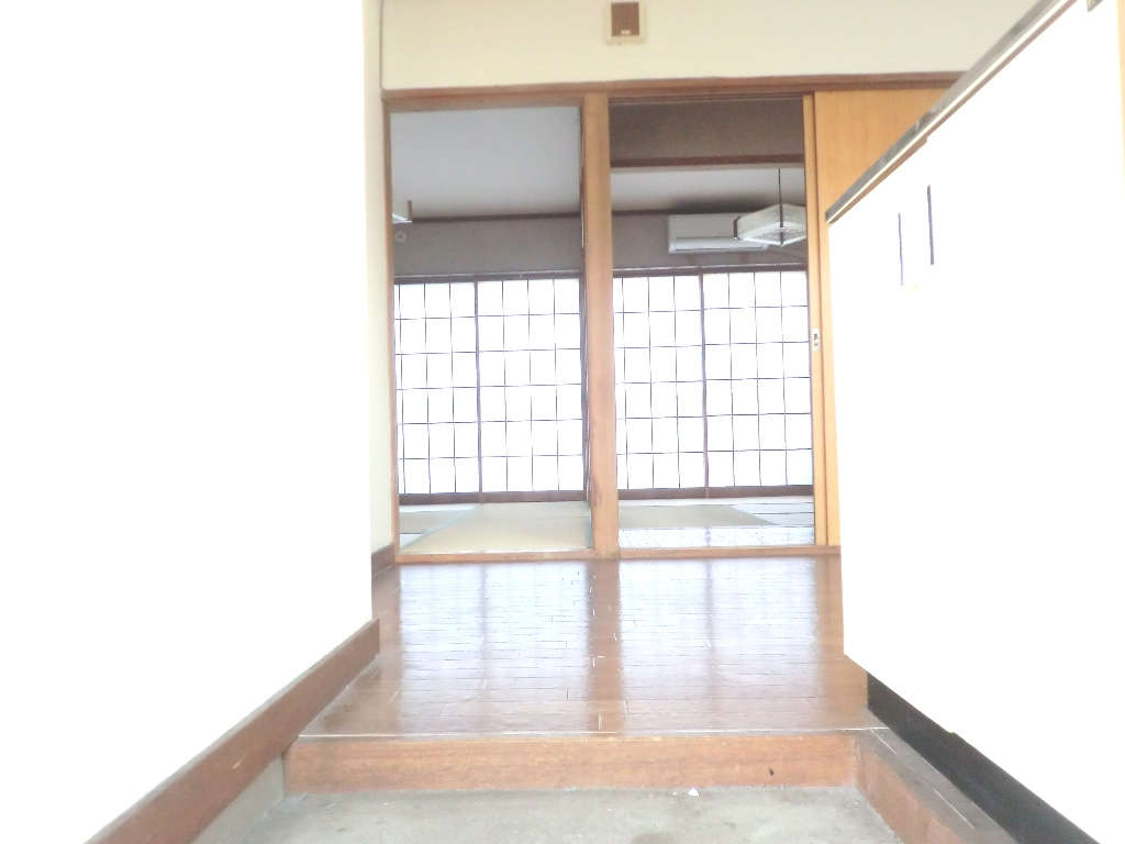 玄関　※別部屋参考写真☆玄関にはシューズBOXあり☆