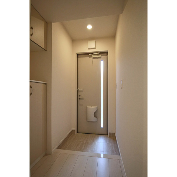 玄関　同じ建物の別の部屋