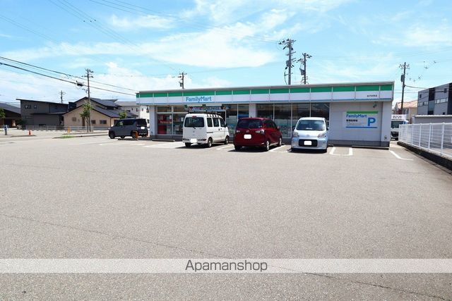 コンビニ　ファミリーマート金沢安原店（コンビニ）まで327m