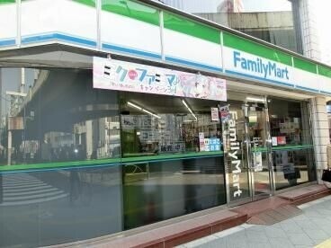コンビニ　ファミリーマート神田岩本町一丁目店（コンビニ）まで182m