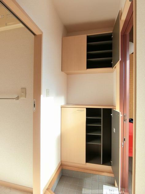 玄関　高さの違う靴も楽々収納可能なシューズボックス☆